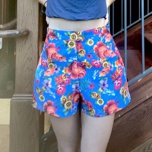 Vintage high waisted floral shorts